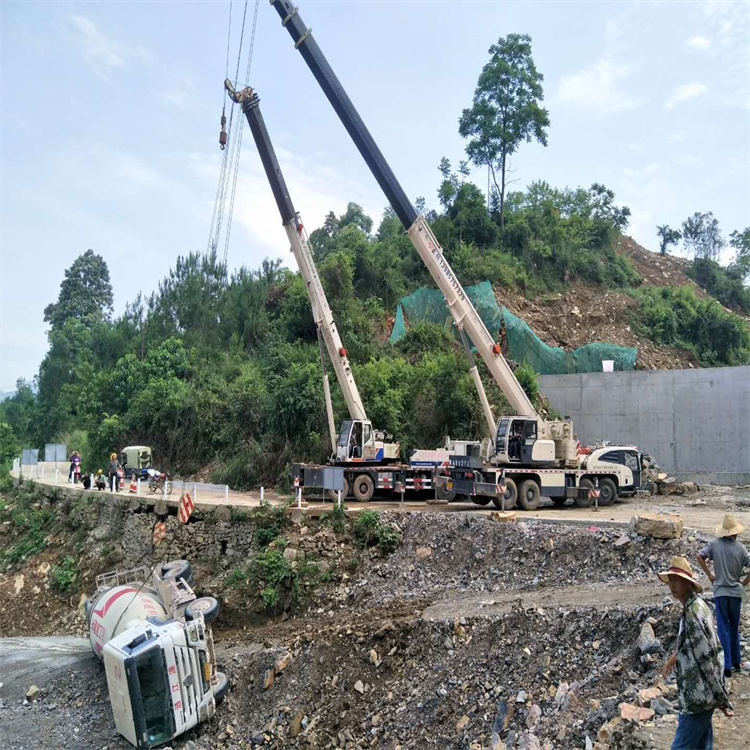 泰宁县汽车掉沟里叫吊车救援要多少钱